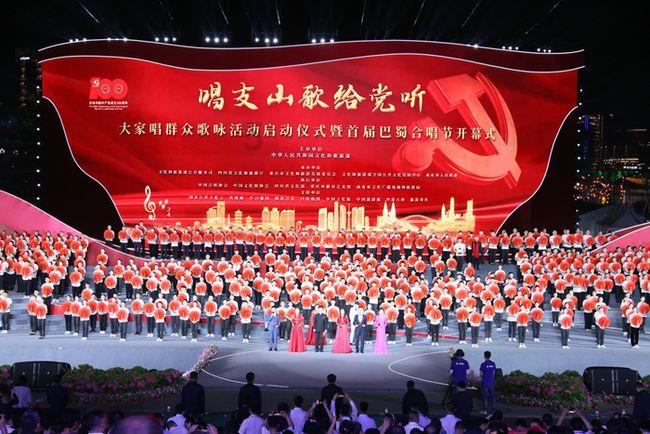 10后小孩爆火出圈,被尊称“小孩哥”“小孩姐”